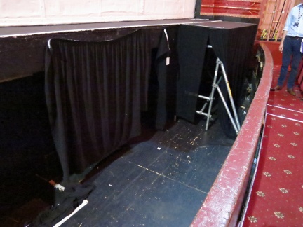 close up of pit from front of stalls